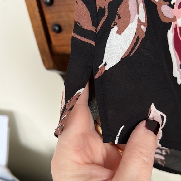 MAURICES Black/Burgundy/Pink/White Floral Flutter Sleeve Blouse, Size Small, GUC - Picture 5 of 7